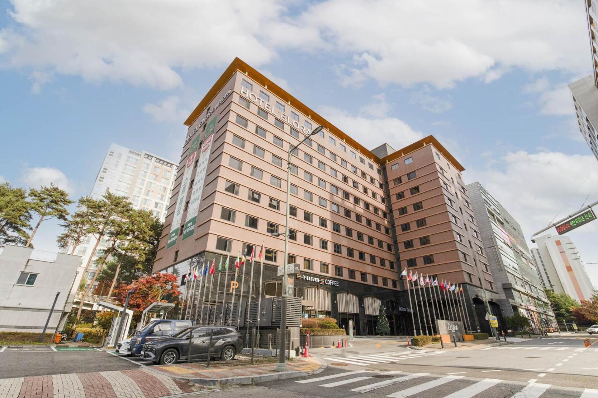 Hotel Elora ซูวอน ภายนอก รูปภาพ